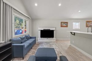 featured image of 1001 N Shamrock St