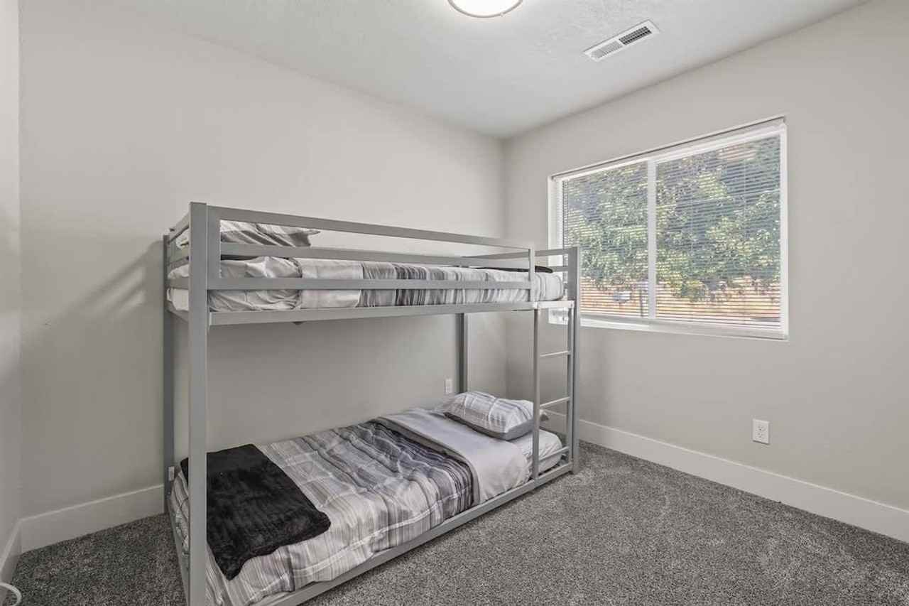 1001 Shamrock St #1460940P - Photo 5 of 25