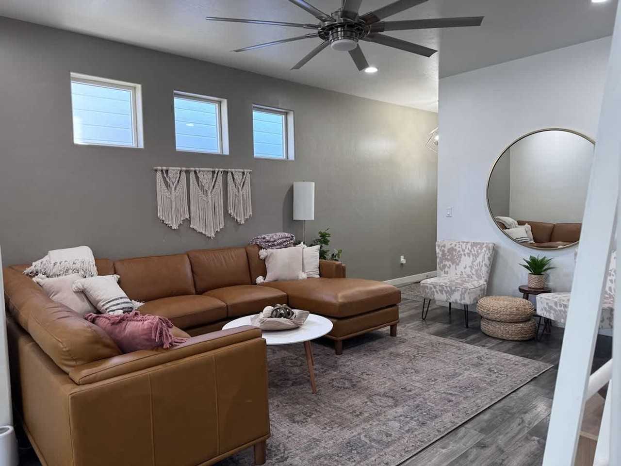 2092 W Bella Ln #1460910P - Photo 3 of 34