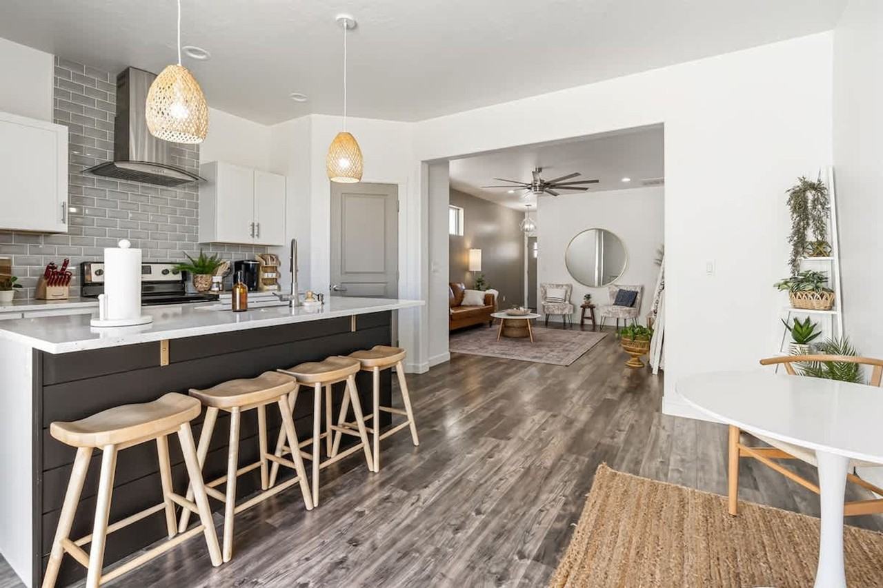 2092 W Bella Ln #1460910P - Photo 5 of 34