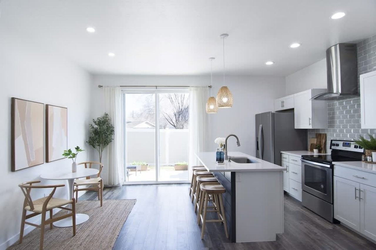 2092 W Bella Ln #1460910P - Photo 7 of 34