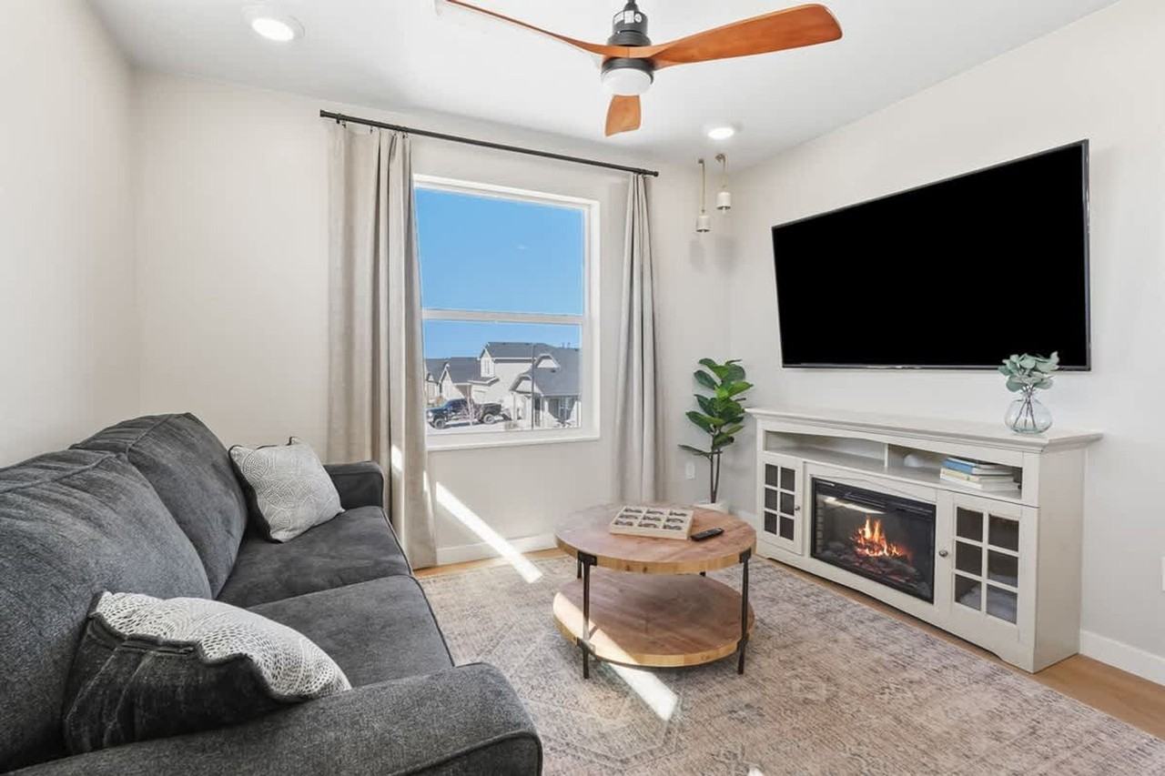 304 Cliff Swallow Avenue - Photo 5 of 50