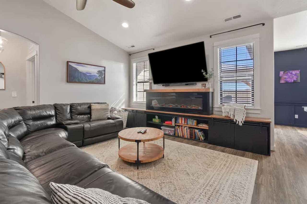 304 Cliff Swallow Avenue - Photo 4 of 44