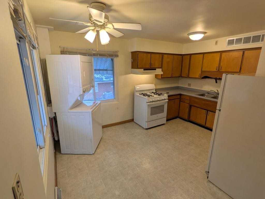 1 James Pl #2U - Photo 6 of 16