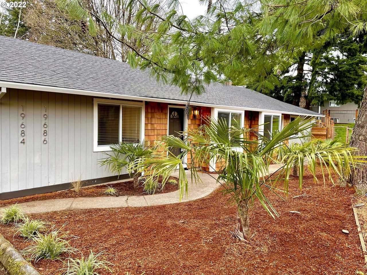 19684 Sw 68th Ave - Photo 3 of 9
