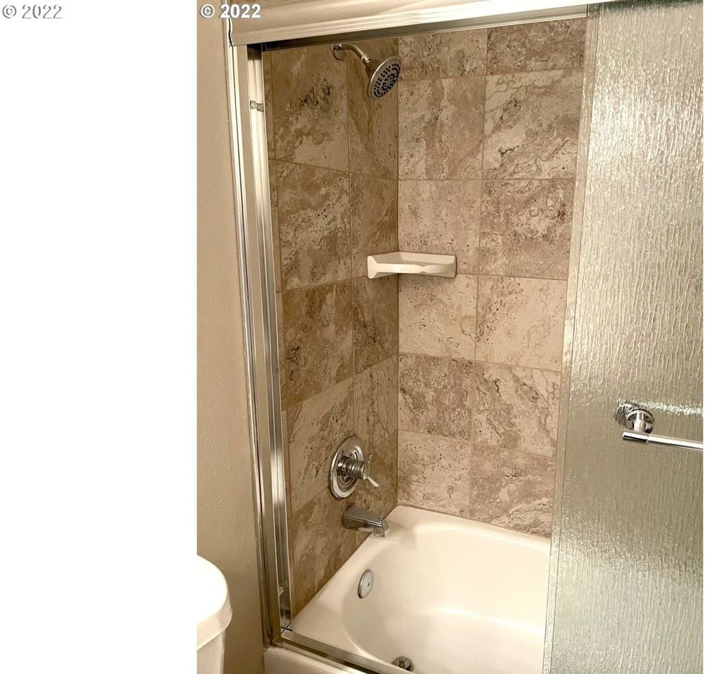 19684 Sw 68th Ave - Photo 3 of 9