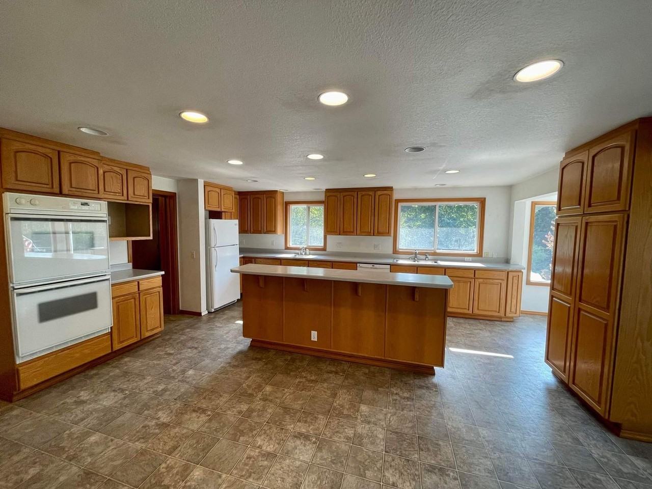 7115 172nd St Ne - Photo 5 of 14