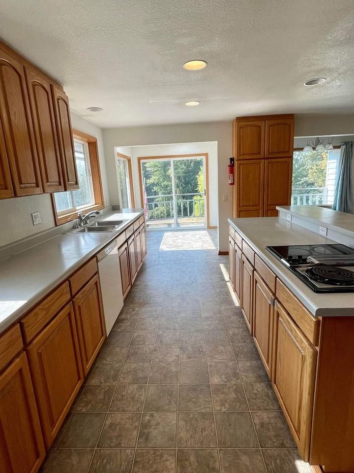 7115 172nd St Ne - Photo 7 of 14