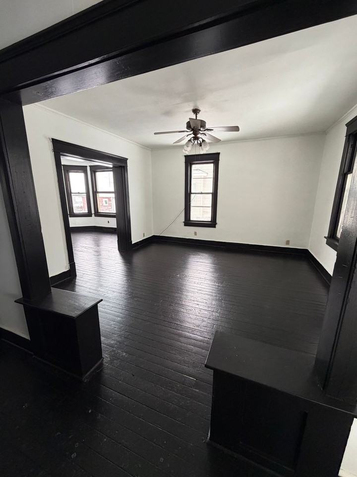 1626 Oregon Ave - Photo 3 of 20