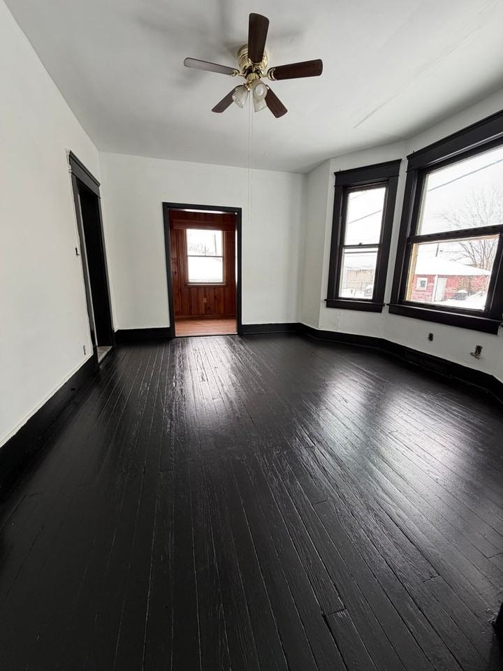 1626 Oregon Ave - Photo 5 of 20