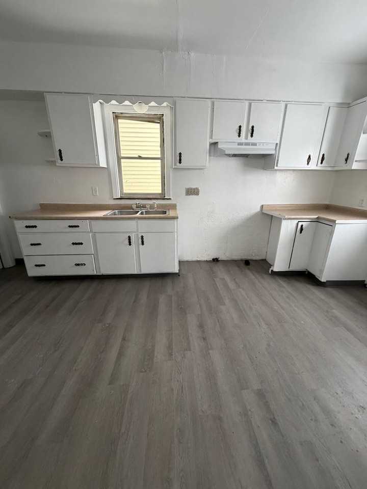 1626 Oregon Ave - Photo 7 of 20