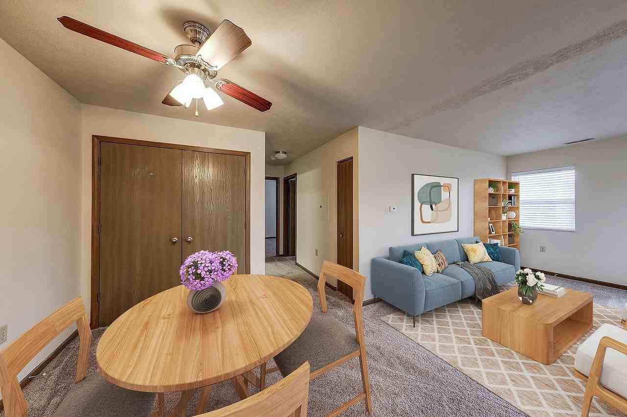 Amberwood Place - Photo 2 of 18