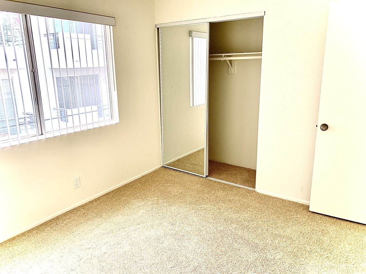 4319 Whitsett Ave - Photo 7 of 14