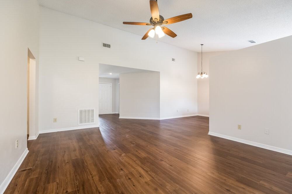 664 Weybridge Ct - Photo 3 of 15