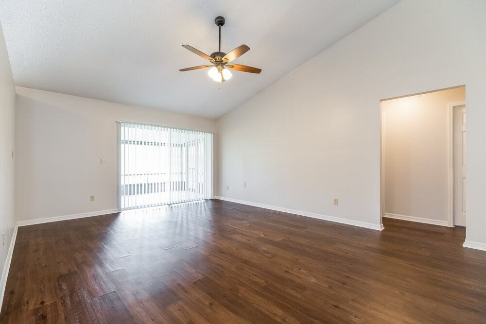 664 Weybridge Ct - Photo 4 of 15