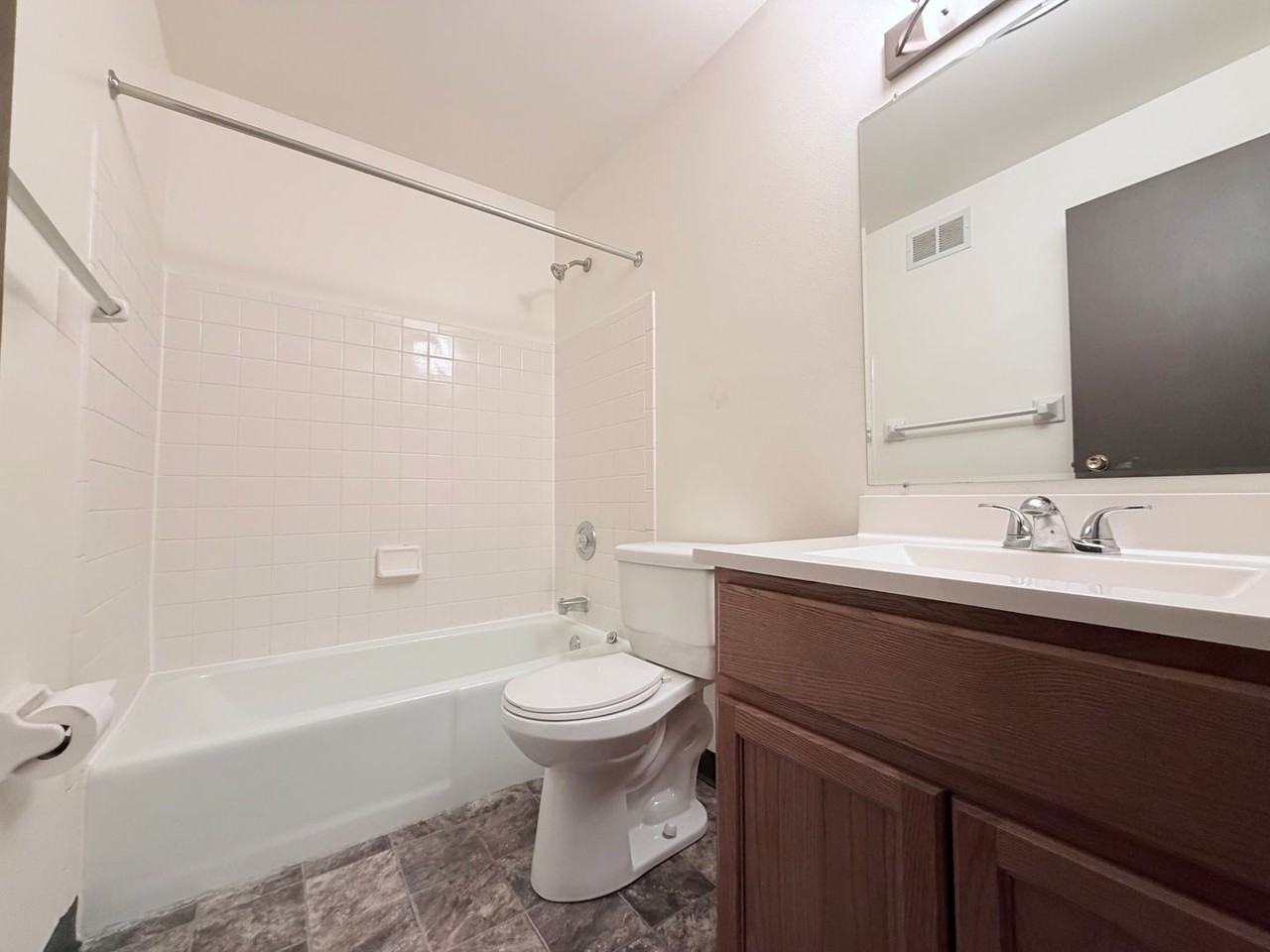 CANTERBURY COURT APARTMENTS - Photo 4 of 34