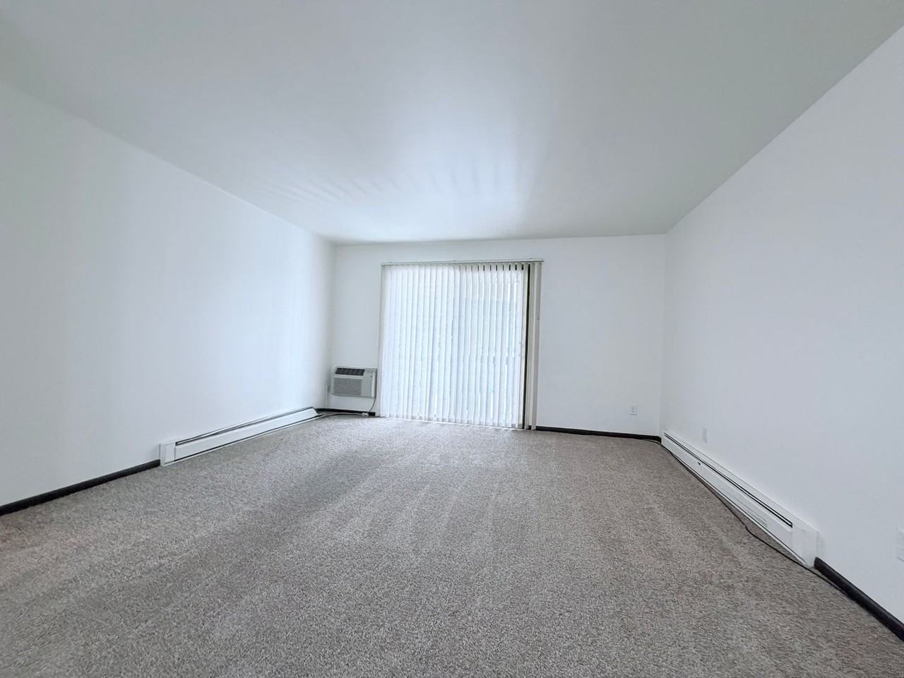 CANTERBURY COURT APARTMENTS - Photo 5 of 34