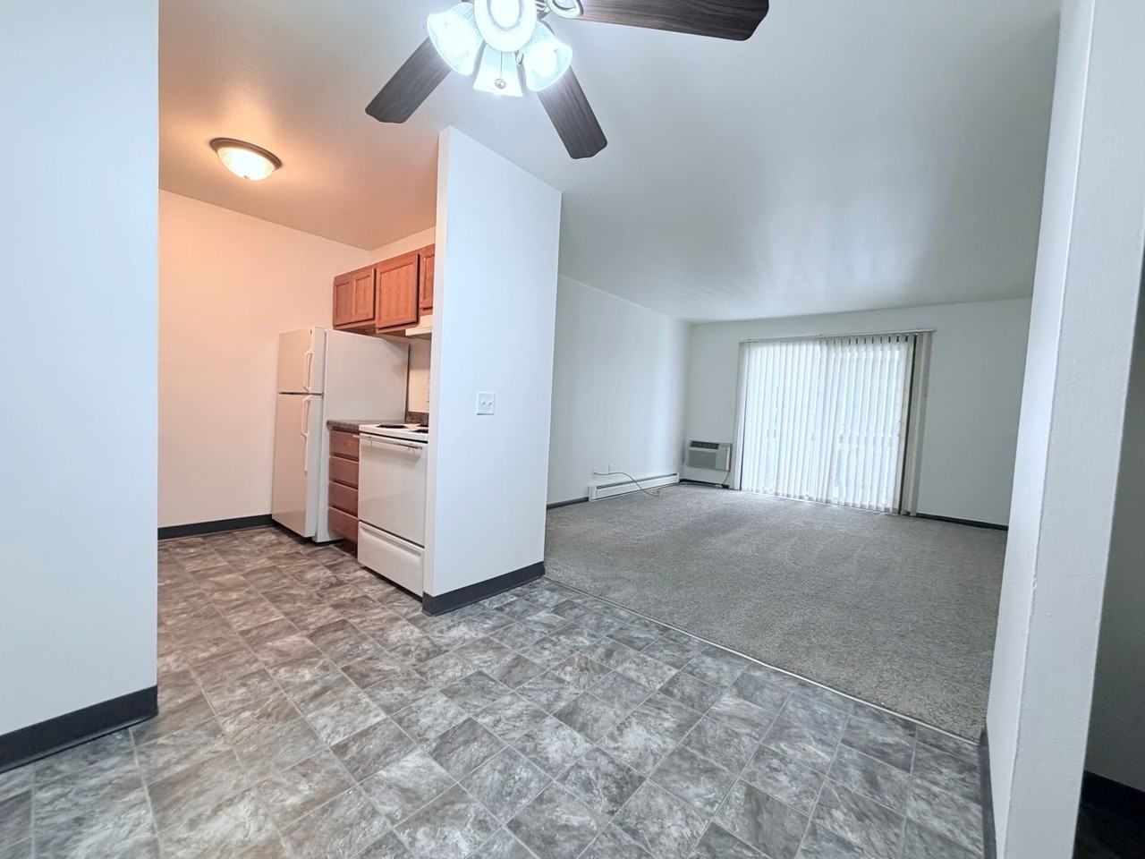 CANTERBURY COURT APARTMENTS - Photo 7 of 34