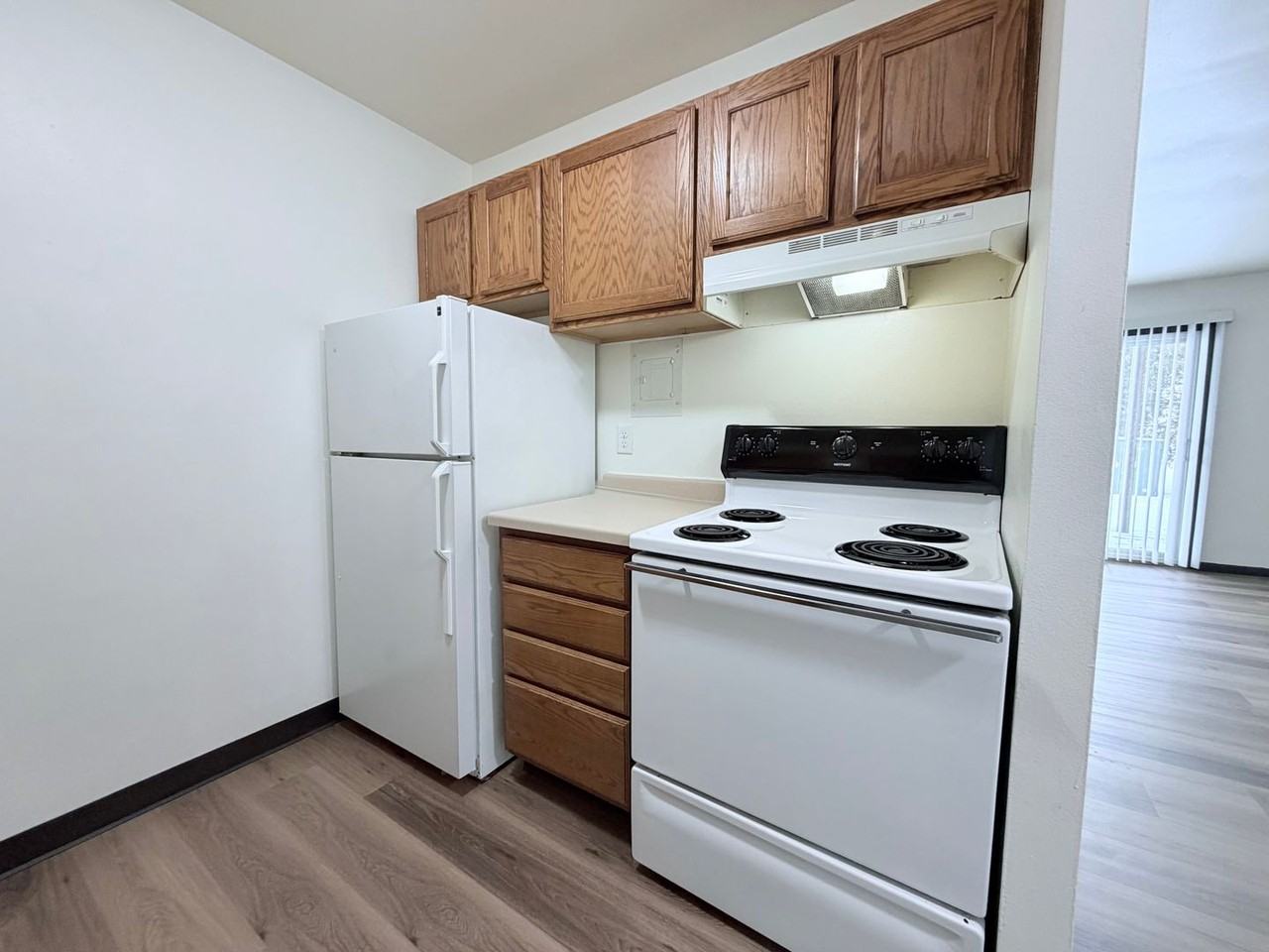 1110 CANTERBURY COURT - Photo 2 of 14