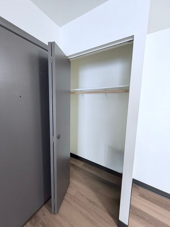 1110 CANTERBURY COURT - Photo 3 of 14