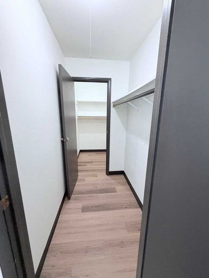 1110 CANTERBURY COURT - Photo 4 of 14