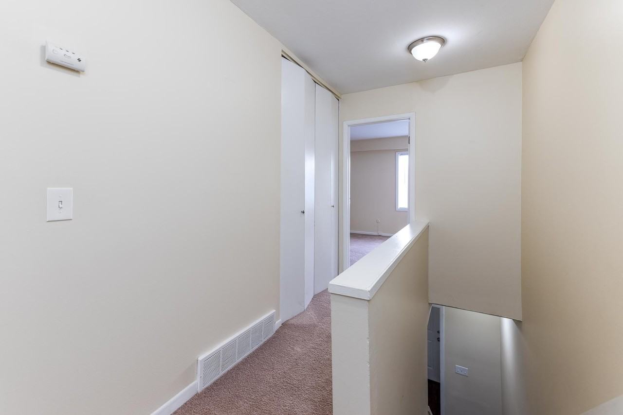 Glenview Townhomes - Photo 3 of 31