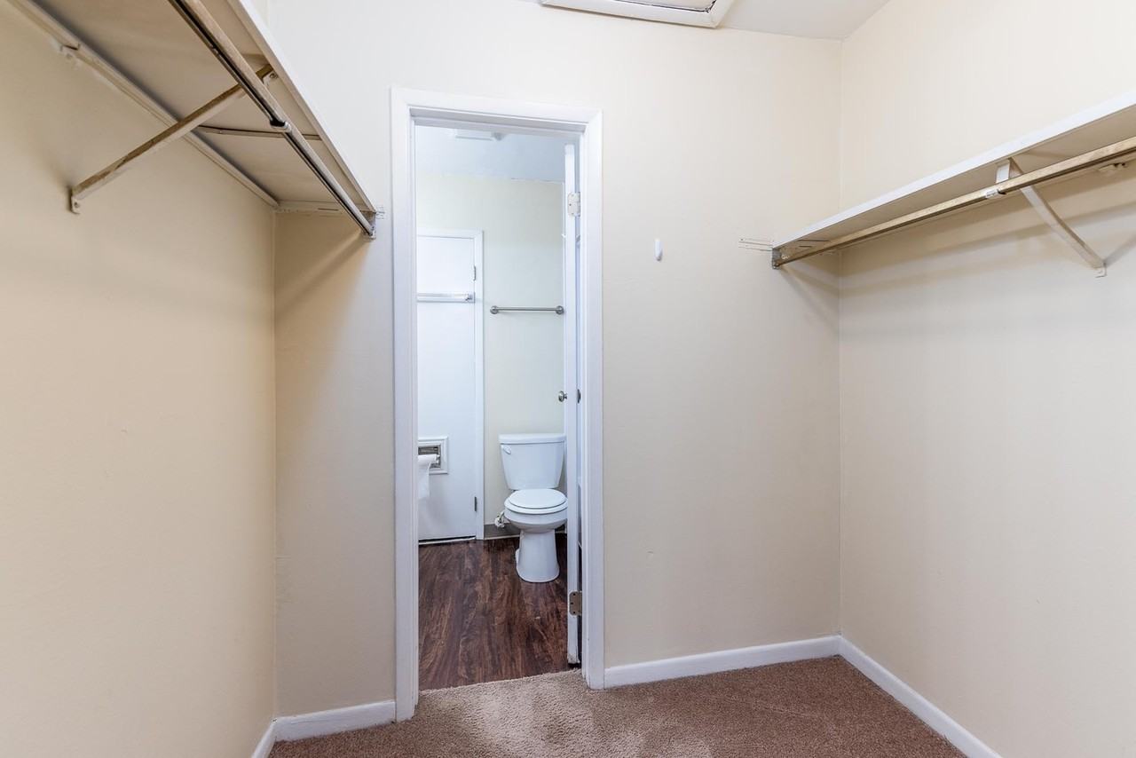 Glenview Townhomes - Photo 7 of 31