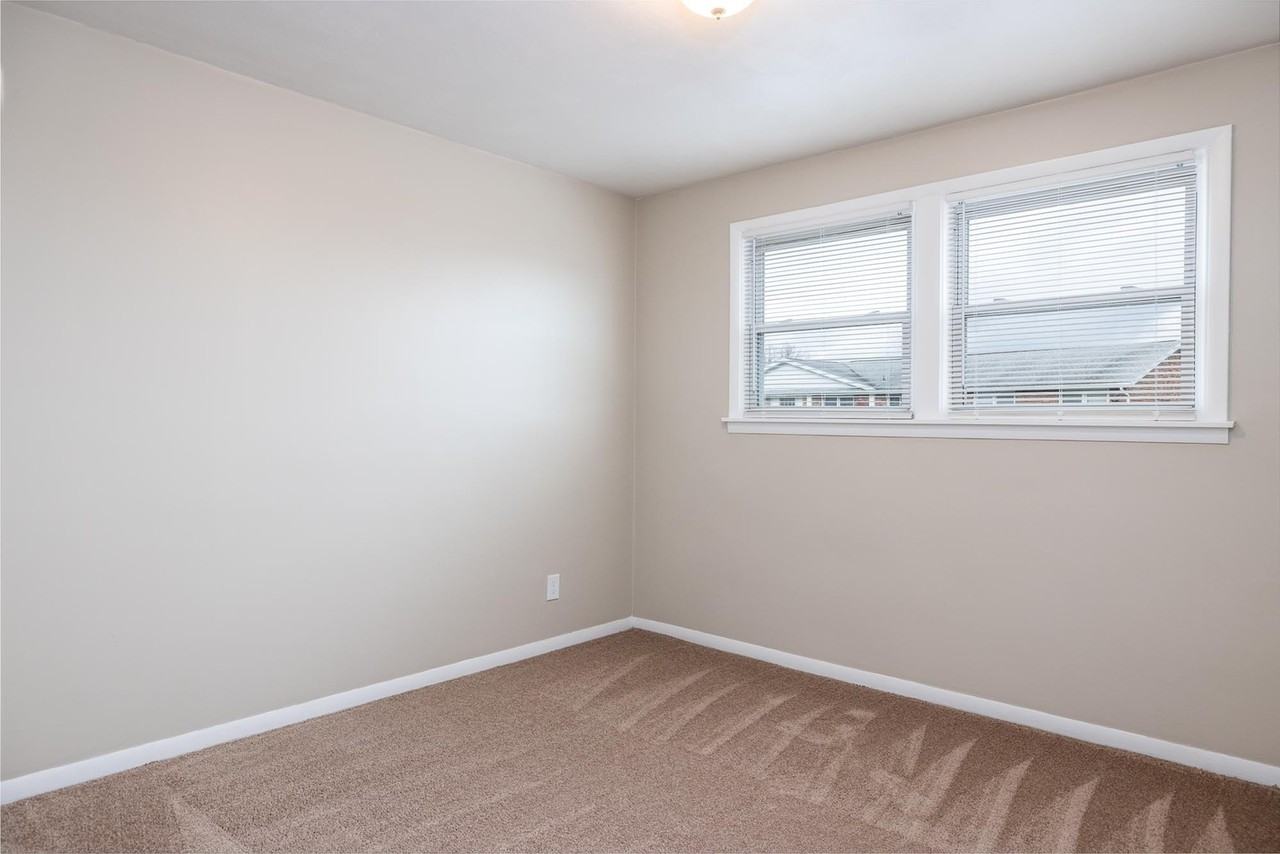 Elm Hill Estates Apartments & Townhomes - Photo 4 of 35