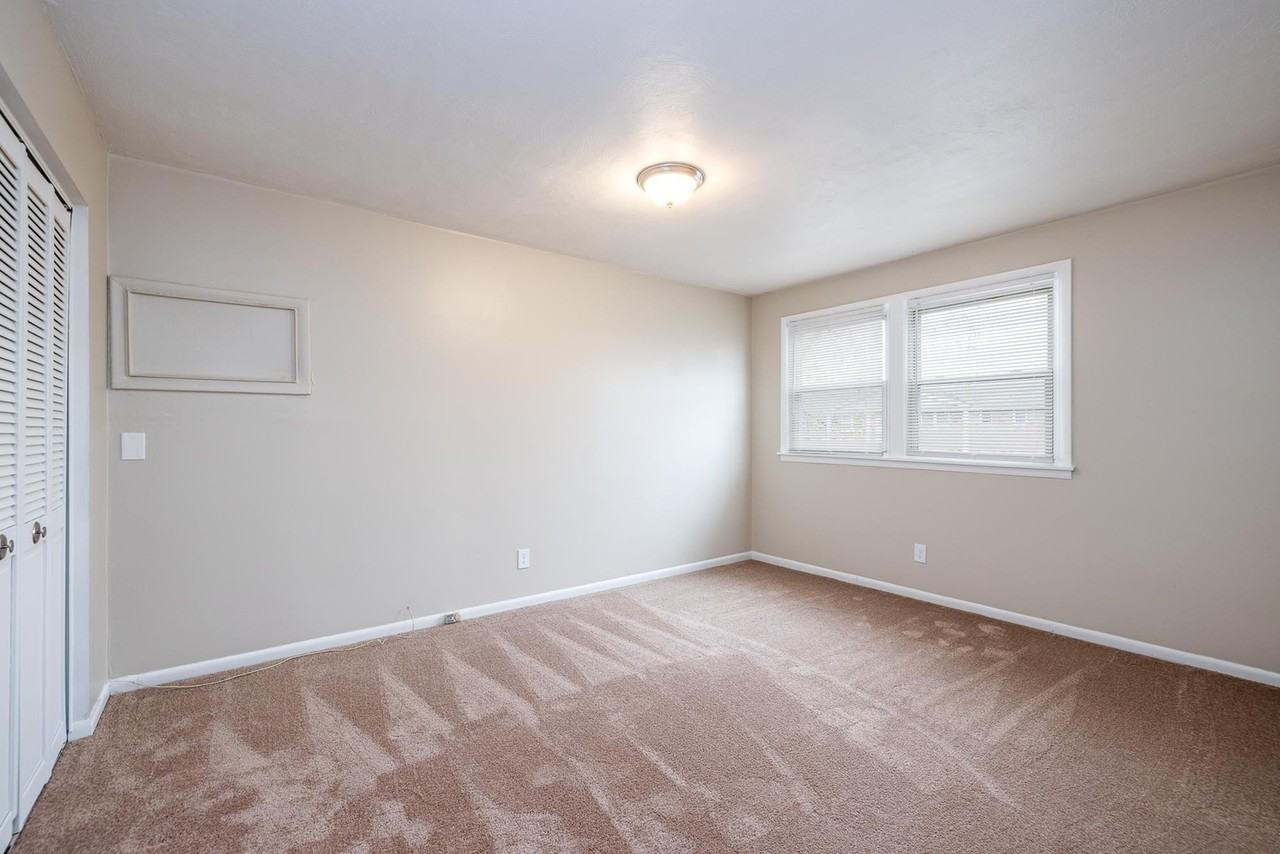 Elm Hill Estates Apartments & Townhomes - Photo 6 of 35