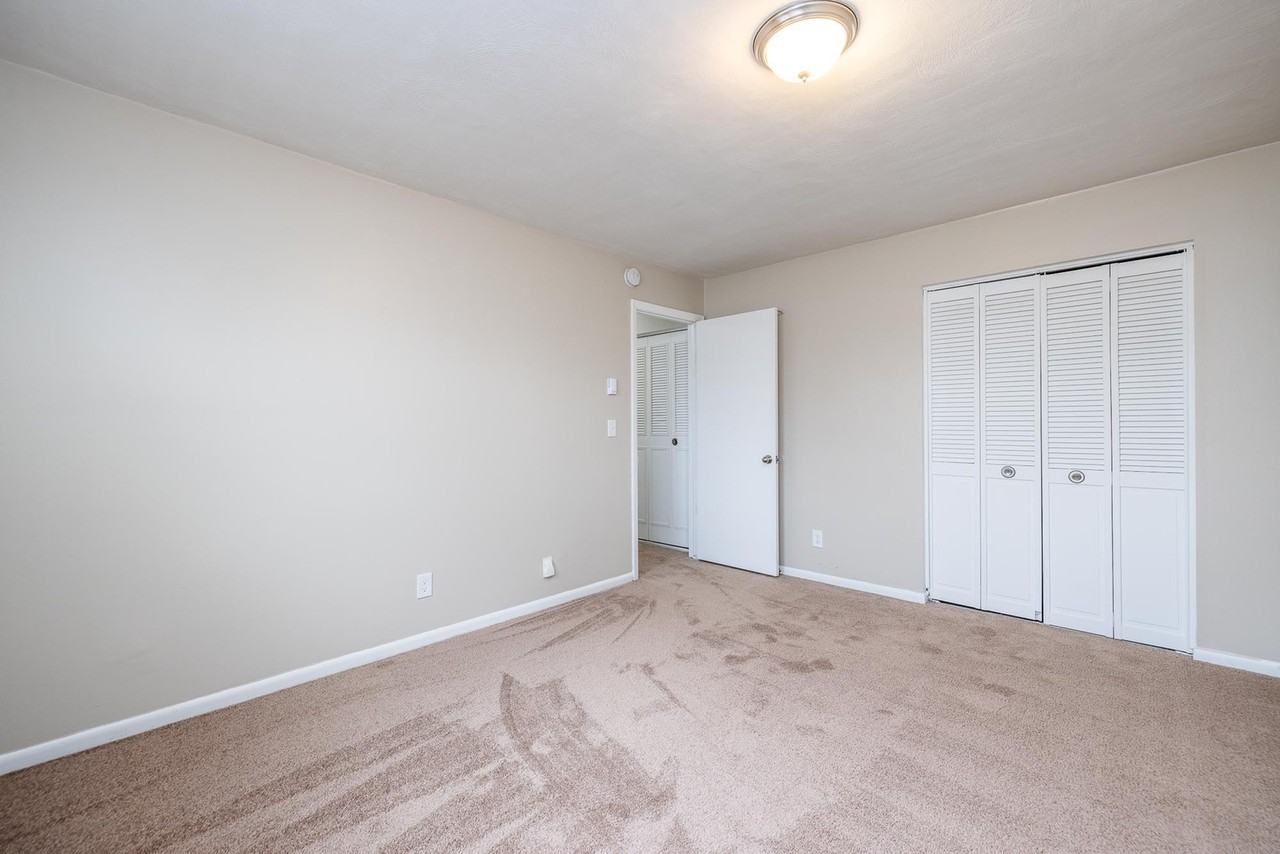 Elm Hill Estates Apartments & Townhomes - Photo 7 of 35