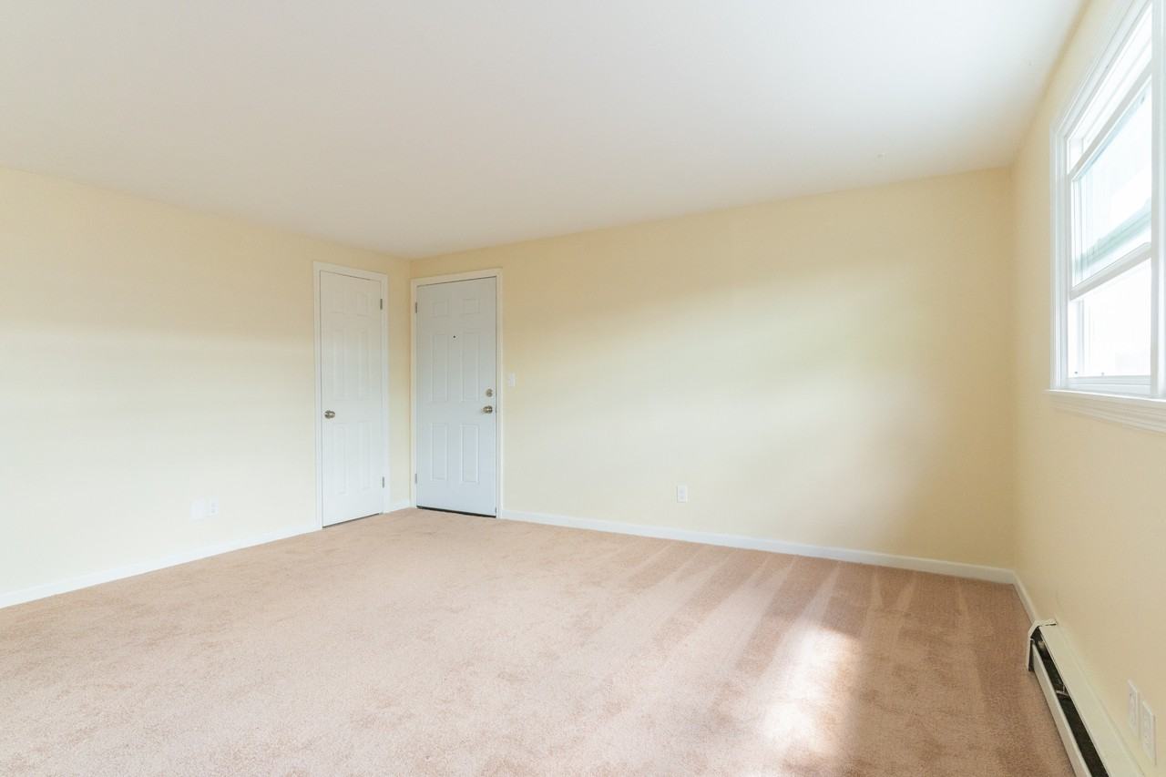 Parklane Apartments & Townhomes - Photo 4 of 26