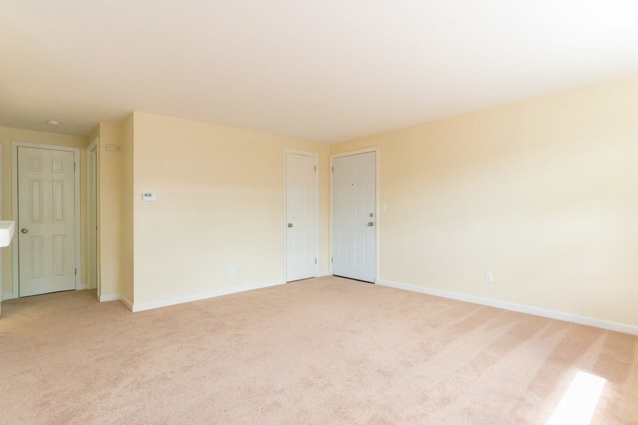 Parklane Apartments & Townhomes - Photo 5 of 26