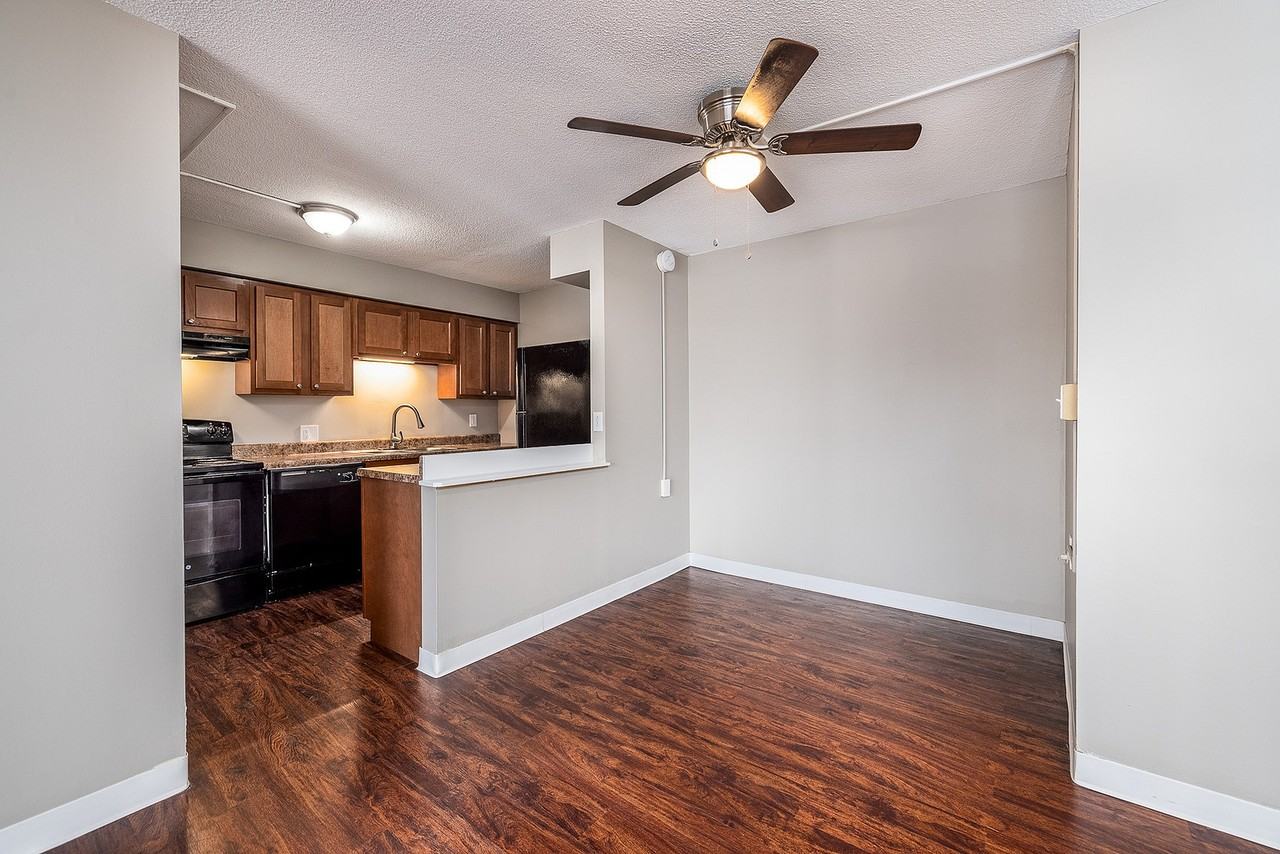 Rome Towers Apartments - Photo 7 of 38