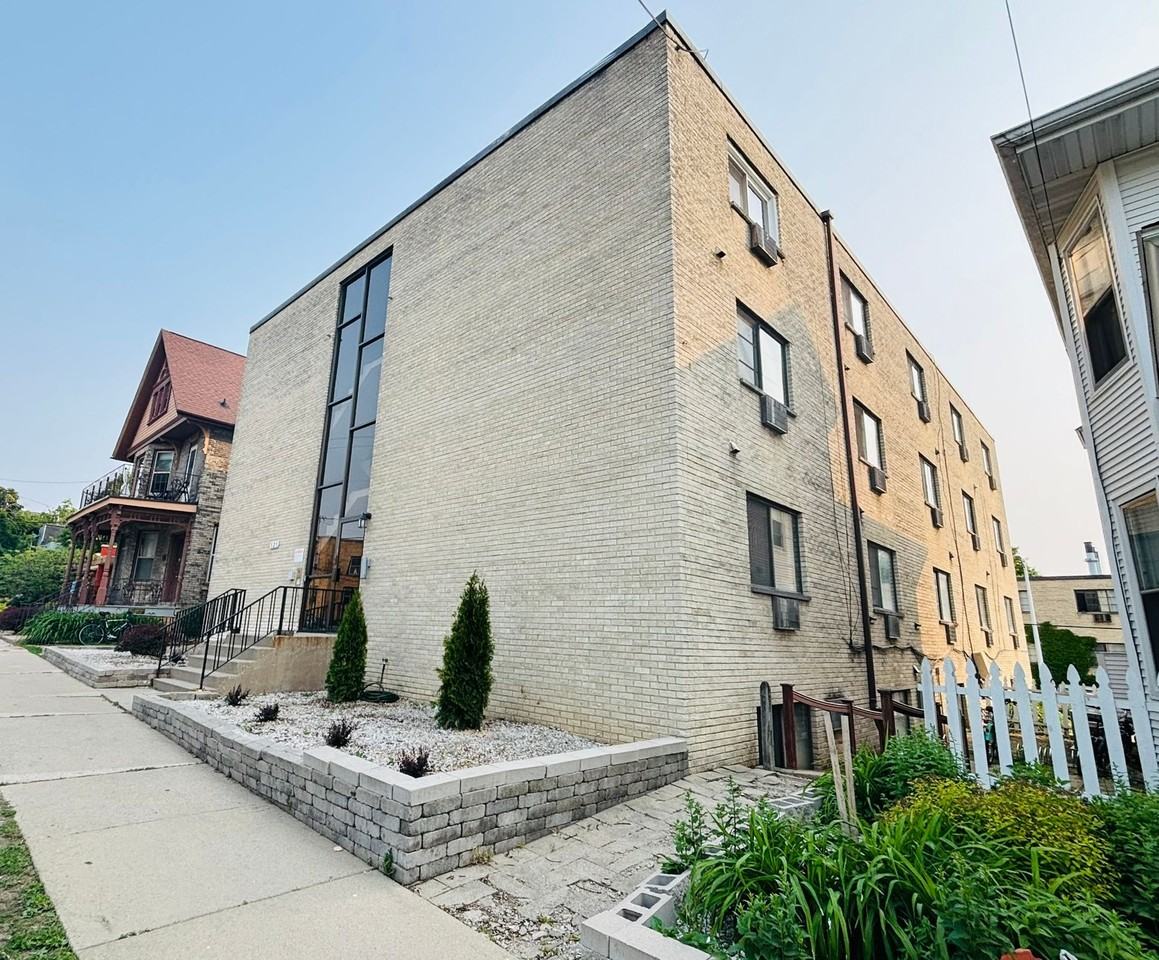 121 S Hancock Street - Photo 2 of 3