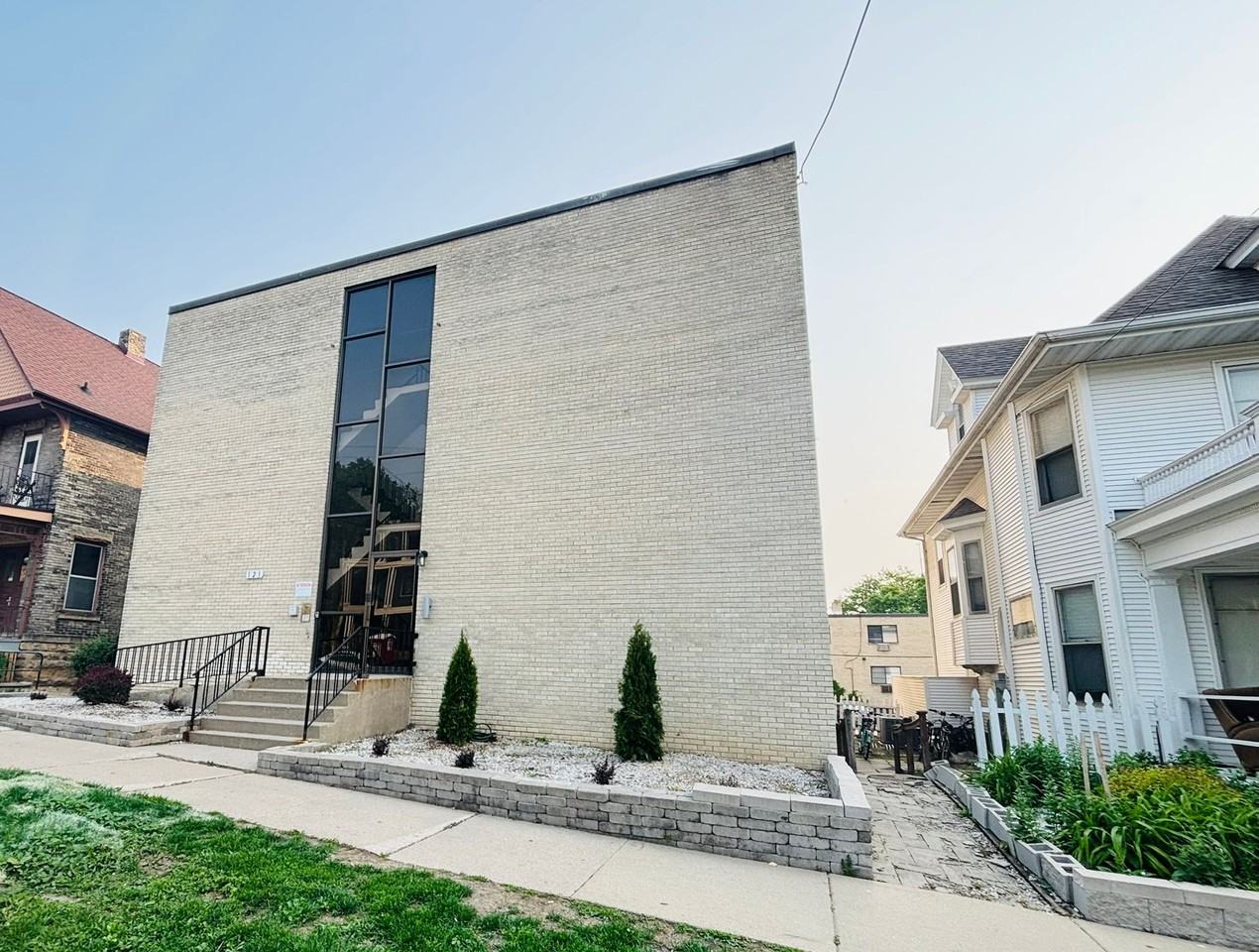 121 S Hancock Street - Photo 3 of 3