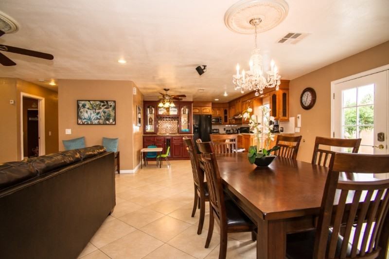 11252 Euclid St - Photo 3 of 14