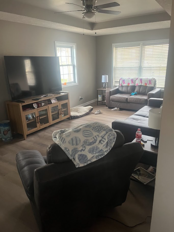 405 Mills Ln - Photo 6 of 33