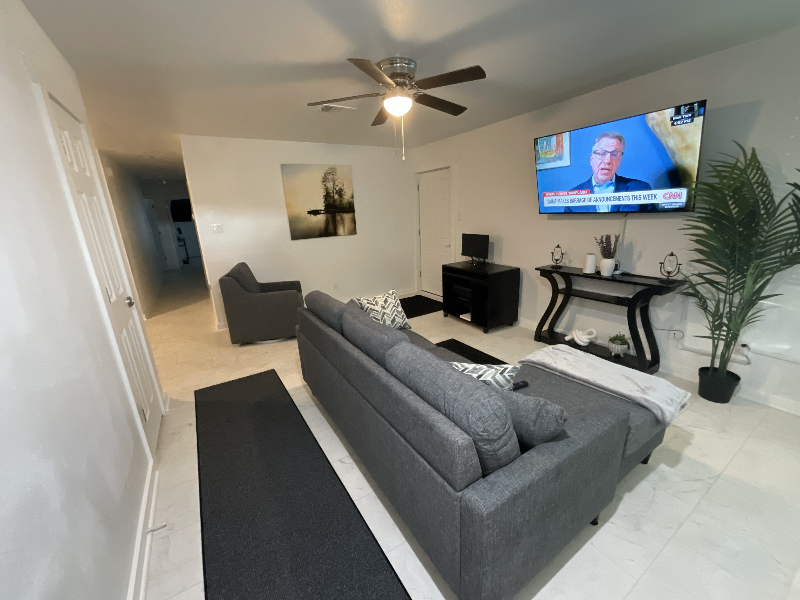 1301 E Avenue G #B - Photo 2 of 15