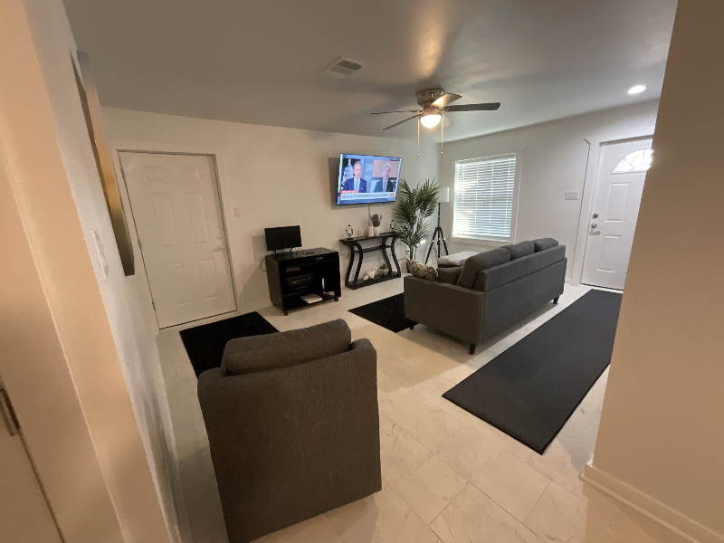 1301 E Avenue G #B - Photo 4 of 15