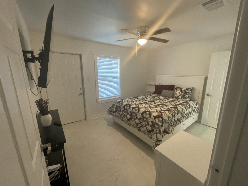 1301 E Avenue G #B - Photo 5 of 15