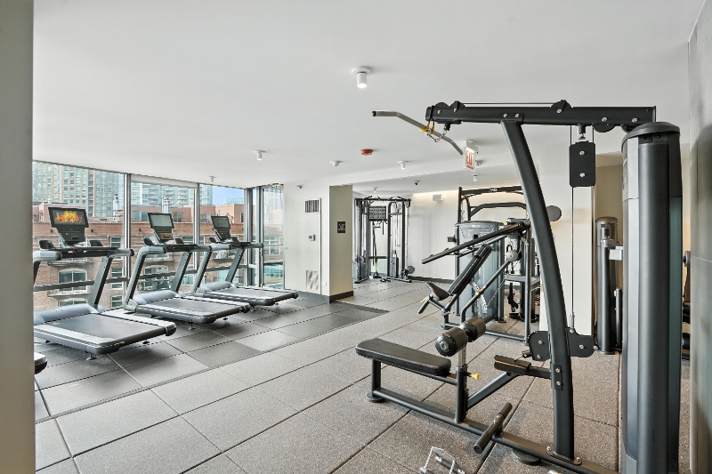 537 N Kingsbury St - Photo 7 of 9