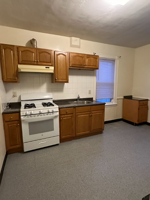 19 Rockwell St #1 - Photo 5 of 6