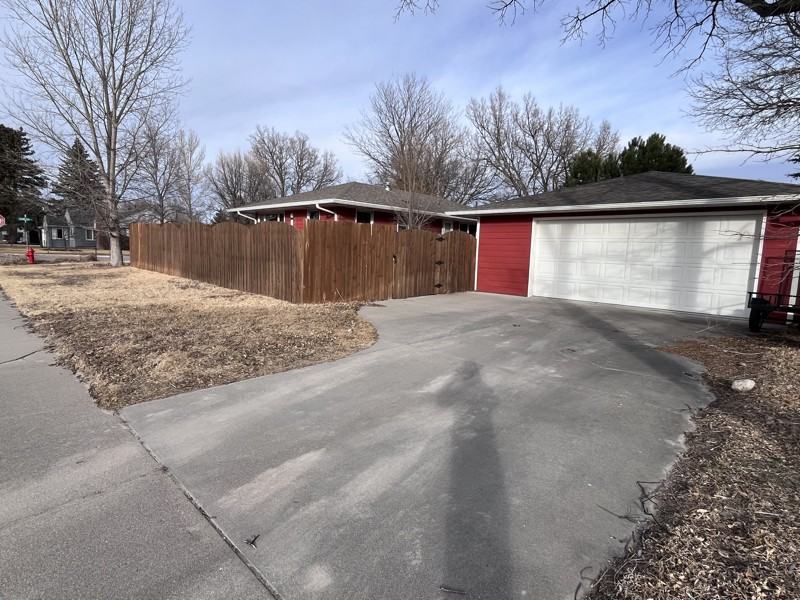 302 E Hamilton St - Photo 2 of 20