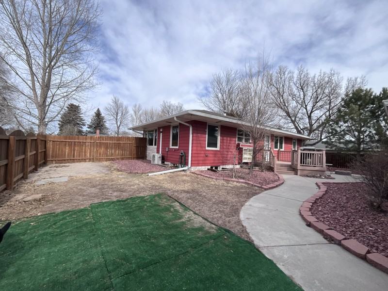 302 E Hamilton St - Photo 3 of 20