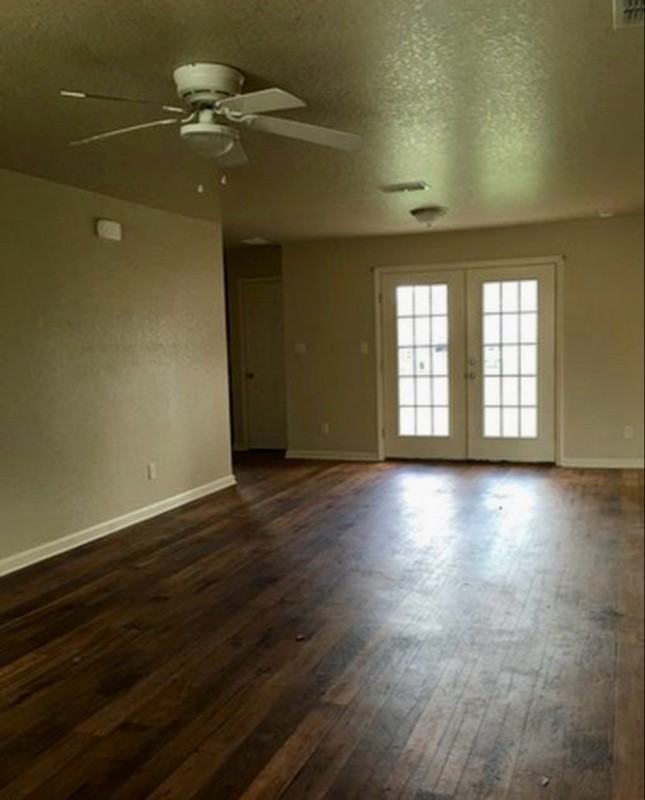 4619 Hollyspring Dr - Photo 2 of 3