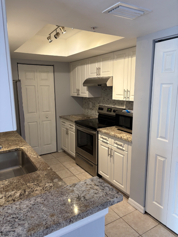 900 Crestwood Ct S #907 - Photo 5 of 17