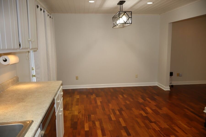 3809 Rollins Rd - Photo 4 of 20