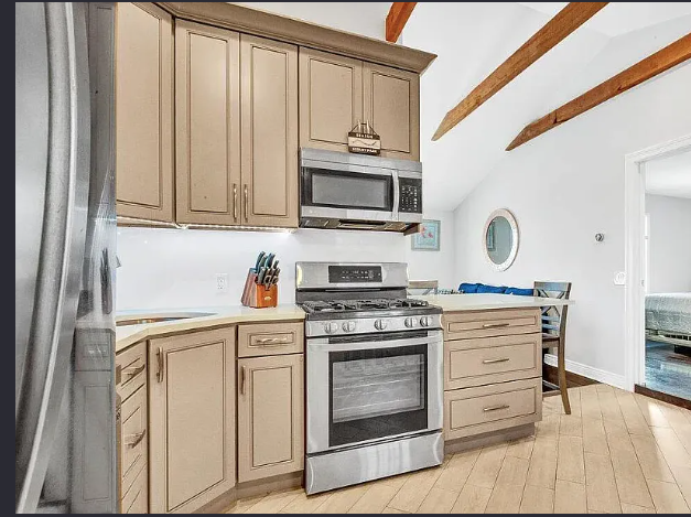 1703 Webb St #7 - Photo 3 of 8