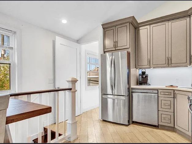 1703 Webb St #7 - Photo 4 of 8