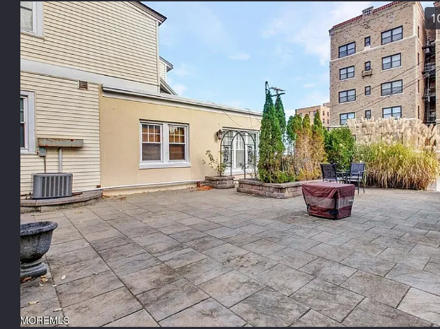 1703 Webb St #7 - Photo 7 of 8